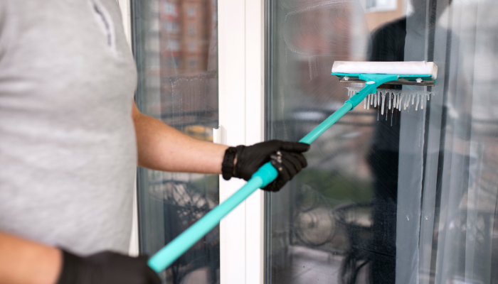Best Time for window cleaning Keller texas: Summer vs Winter